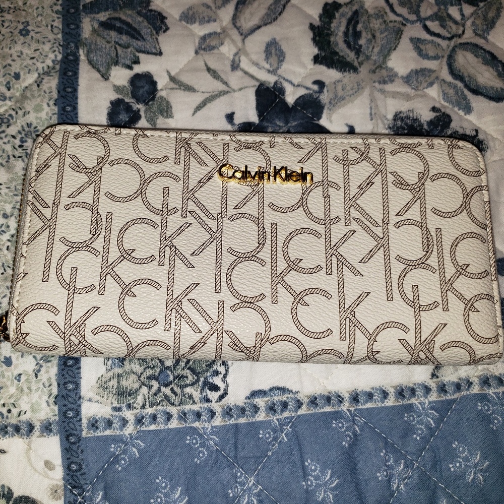 Calvin Klein Key Item Monogram Wallet